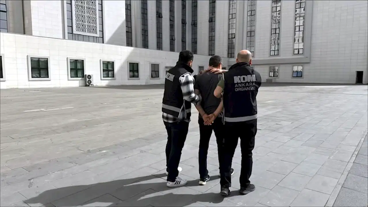 FETÖ/PDY'nin emniyet mahrem sorumlusu 46 şüpheli yakalandı (2)