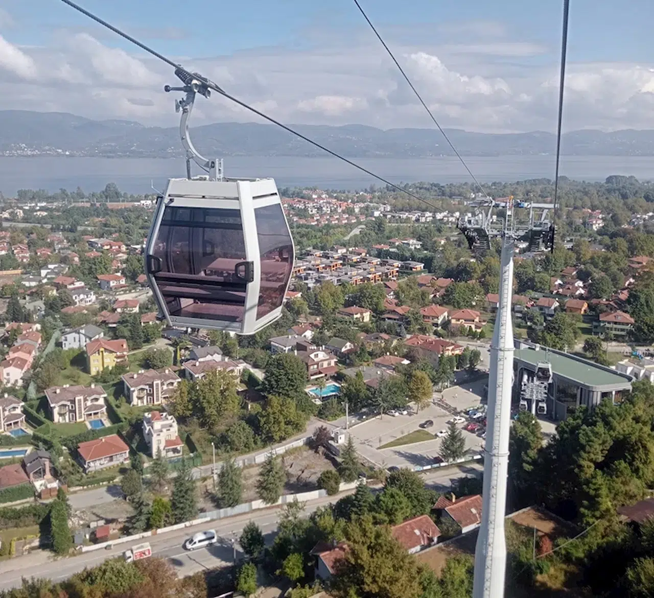 Sapanca'da ruhsatsız teleferik hattına mühür