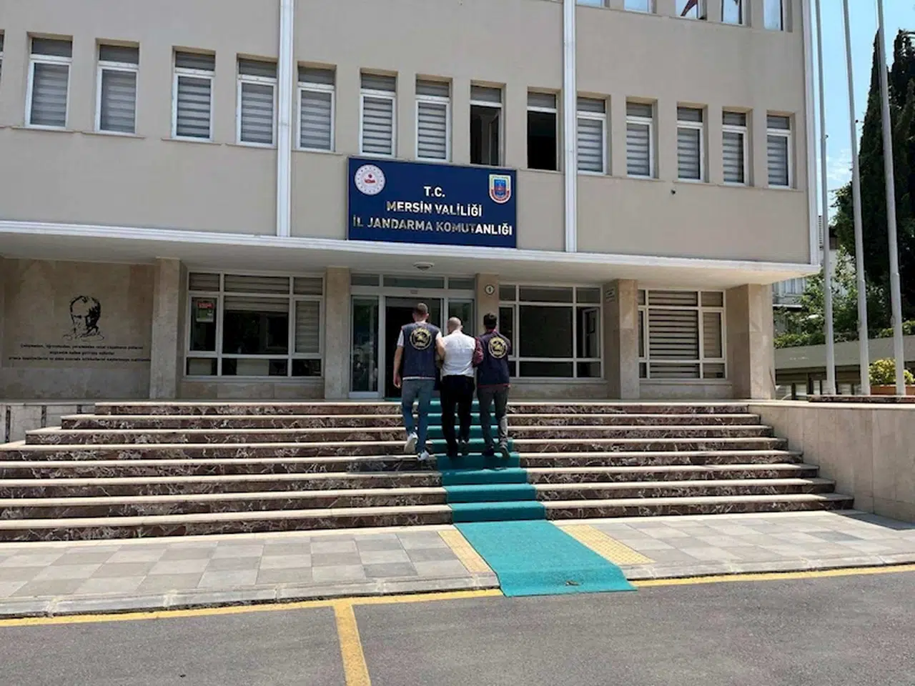 Kesinleşmiş hapis cezasıyla aranan 2 kişi yakalandı 