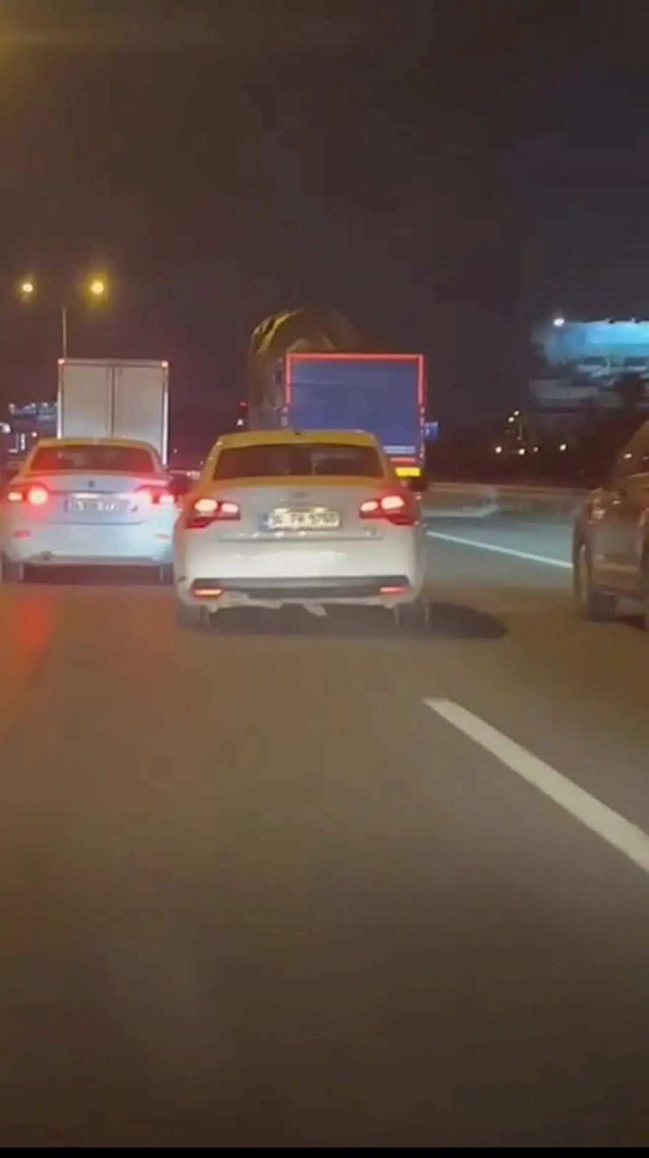  İstanbul - Sancaktepe TEM'de makas atarak ilerledi 