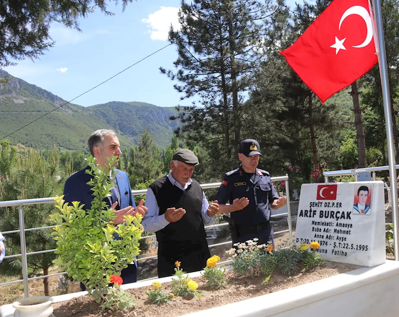 Amasya'da şehit er Arif Burçak, şehadetinin 29 yılında anıldı