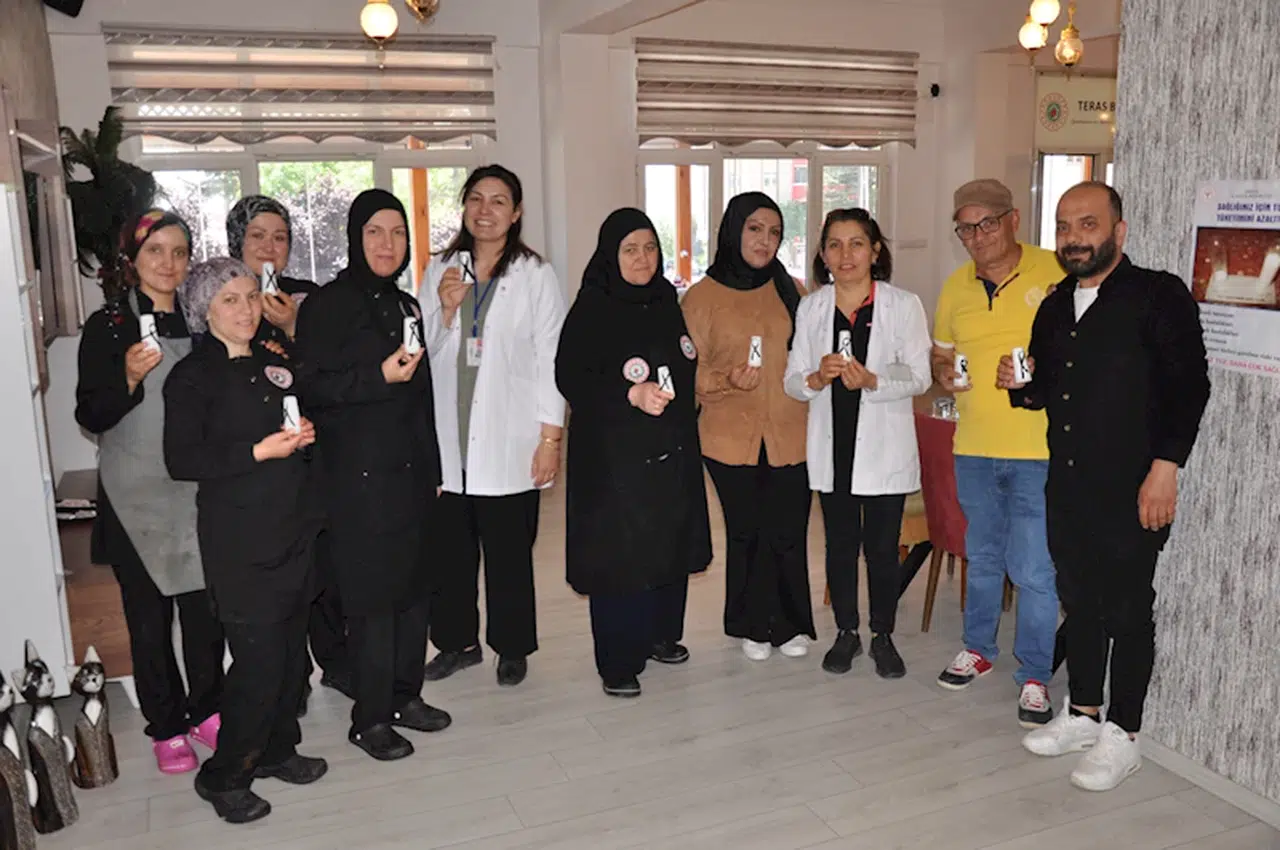 Gümüşhacıköy'de farkındalık için tuzluklara "siyah kurdele" takıldı