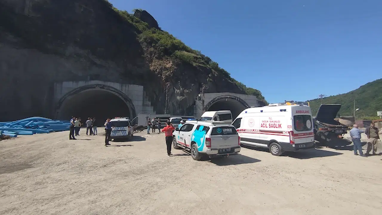 Trabzon'da tünel inşaatında iskele çöktü: 1 işçi yaralı