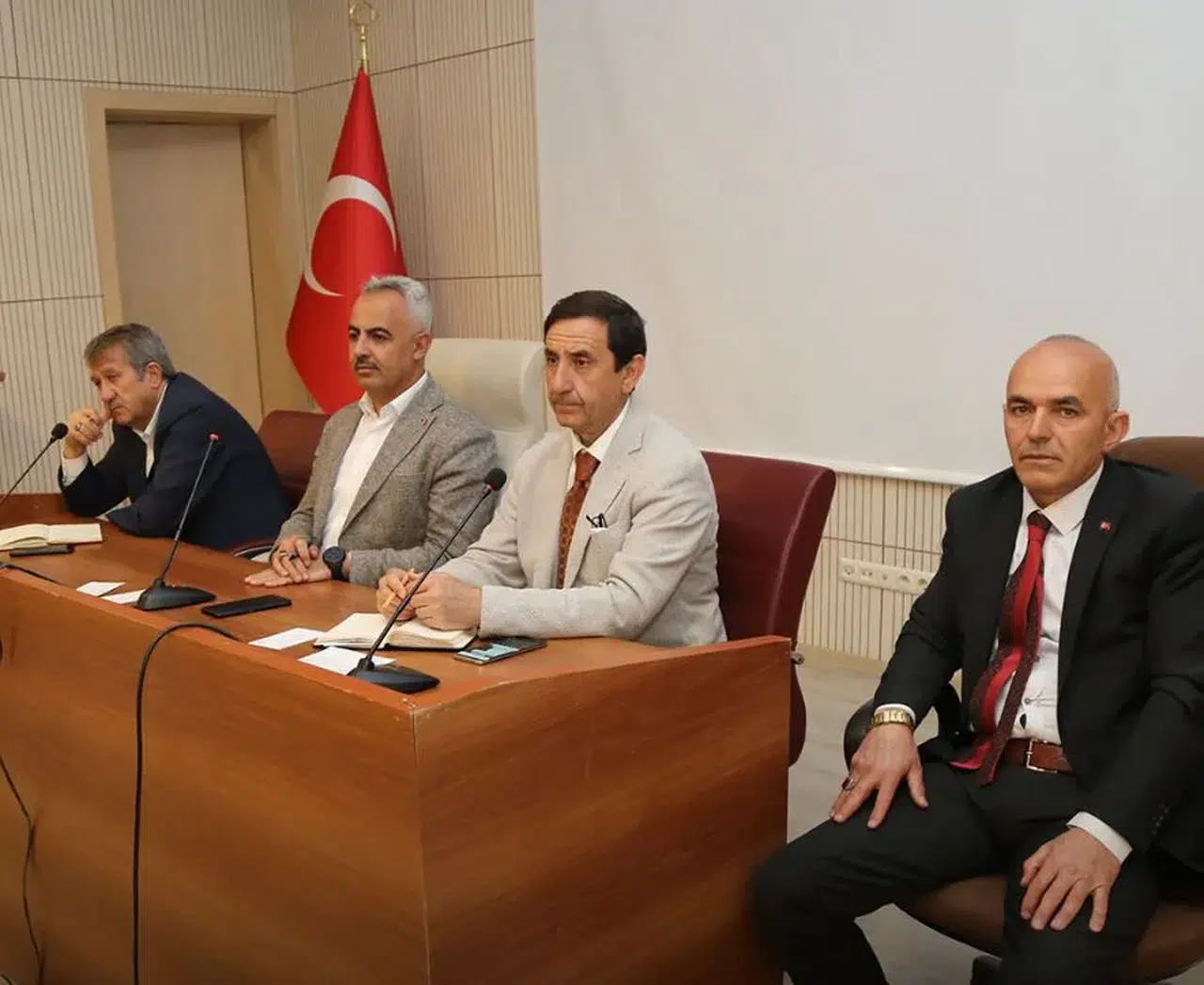 Başkan Çelebi, Mahalle Muhtarlarıyla Buluştu: İhtiyaçlara Çözüm Üretilecek