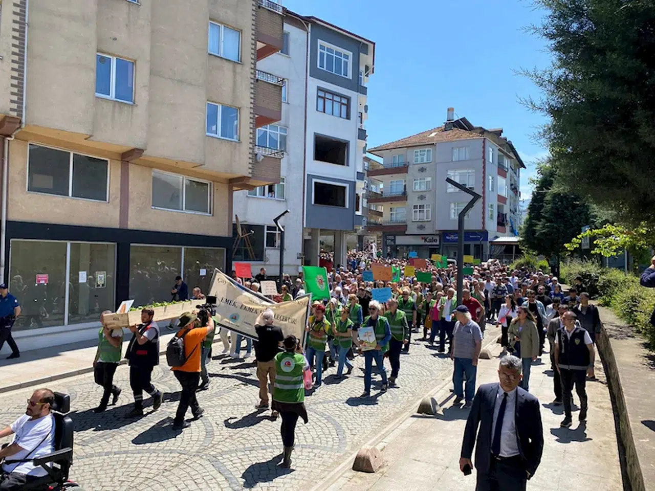 Rize'de çay alım fiyatına 'tabutlu' protesto 
