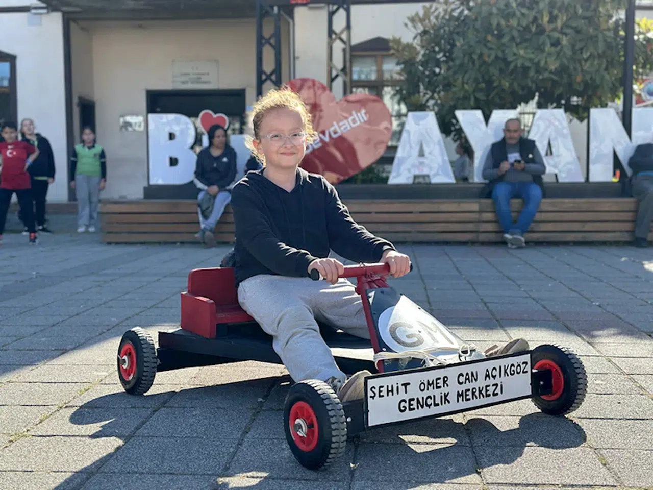 Sinop'ta üniversite öğrencileri ahşaptan "tornet araba" yaptı