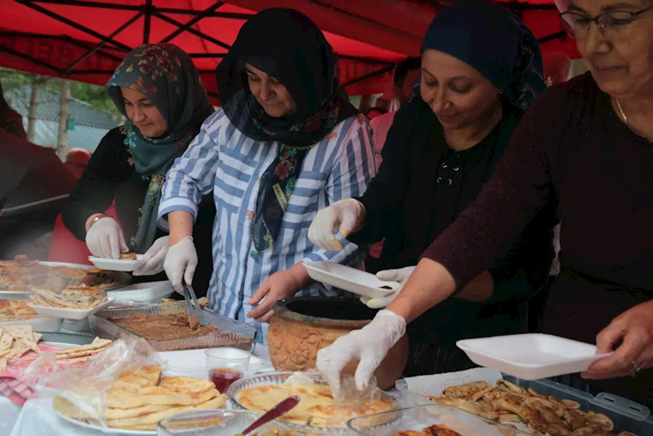 Bolu'da turizm temsilcileri Türk mutfağı etkinliğinde köylü kadınlara misafir oldu