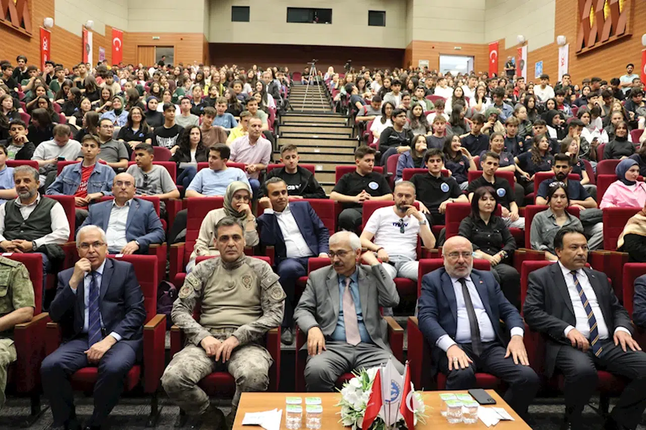 Kayseri'de 'Liselerarası Bil-Kazan Bilgi Yarışması' finali gerçekleştirildi