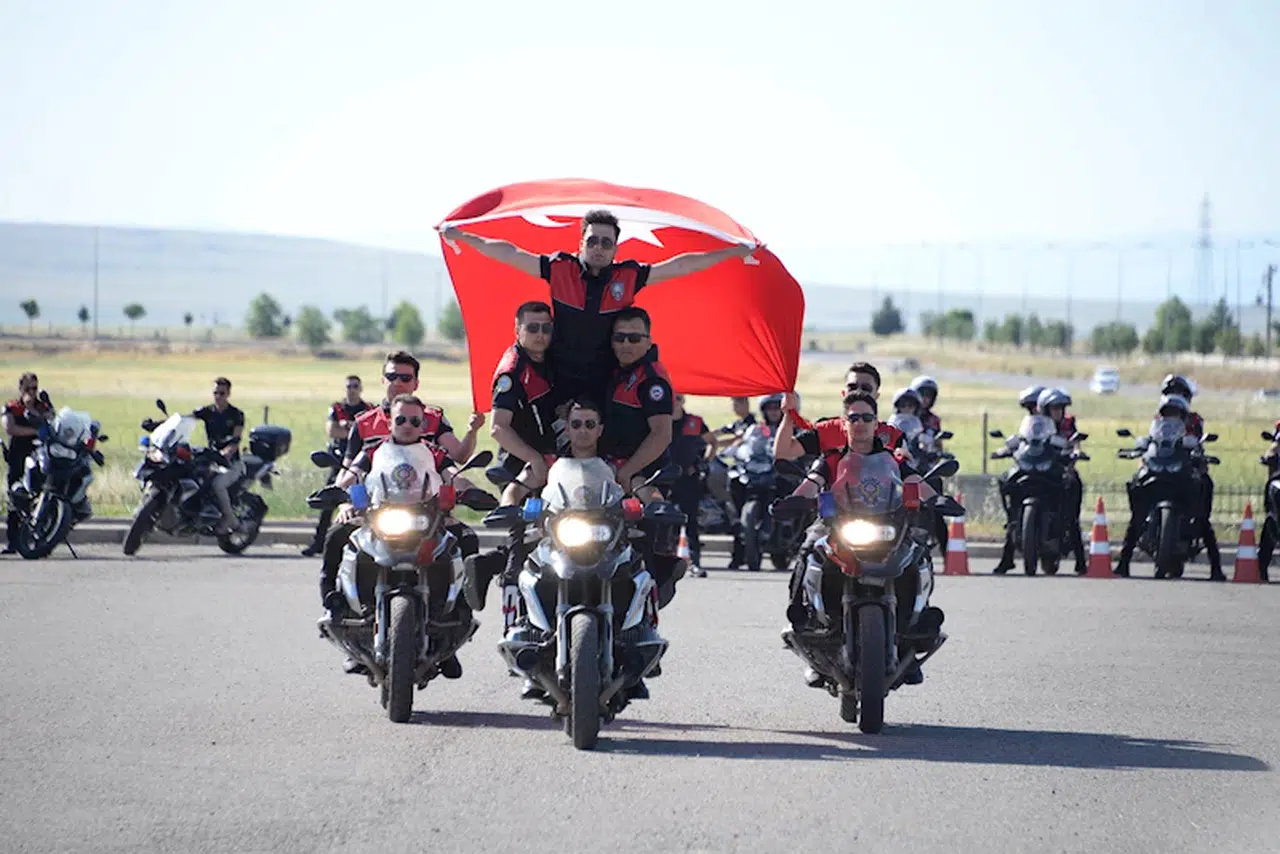 Diyarbakır'da zorlu eğitimi tamamlayan 'Yunus' polisleri, mezun oldu