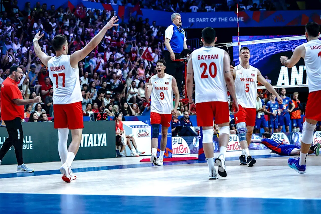 A Milli Erkek Voleybol Takımı, Hollanda'ya 3-2 mağlup oldu
