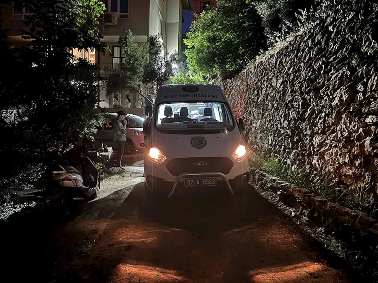 Yakınlarının haber alamadığı çift, evlerinde ölü bulundu