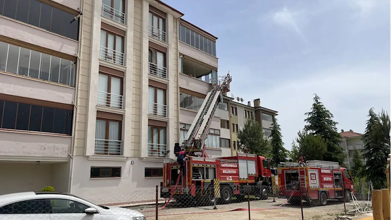 Karabük'te apartman dairesinde çıkan yangın söndürüldü