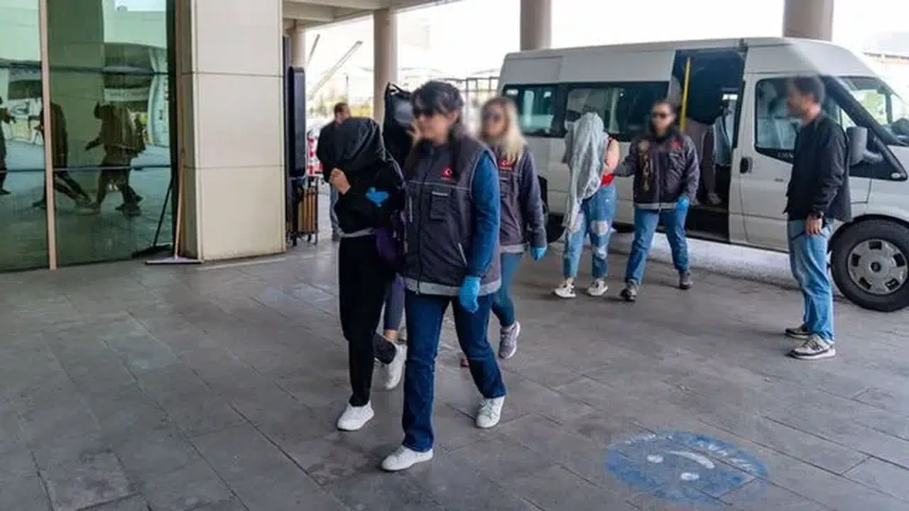 Erzurum'da eş zamanlı fuhuş operasyonu: 8 gözaltı