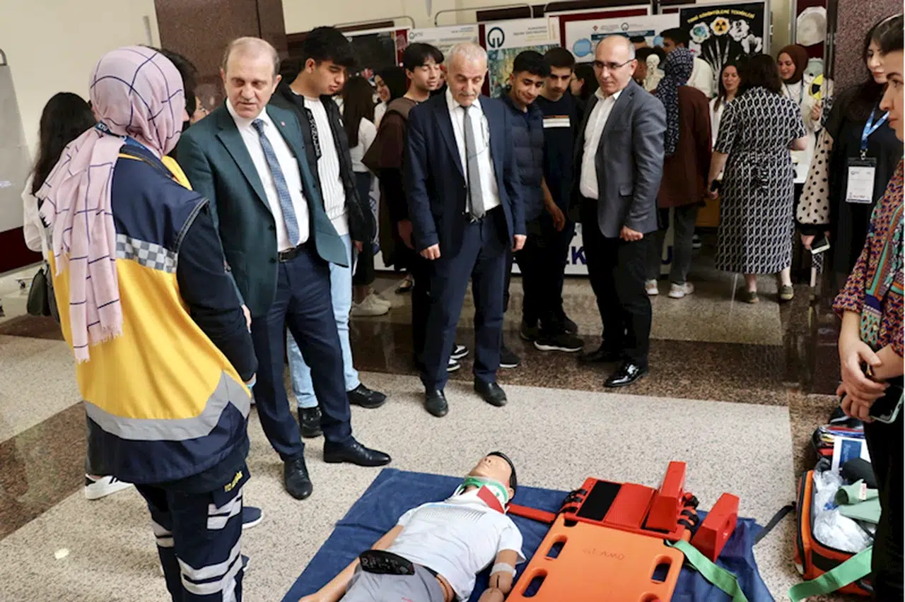 Trabzon'da "8. KTÜ ve Meslek Tanıtım Fuarı" düzenlendi