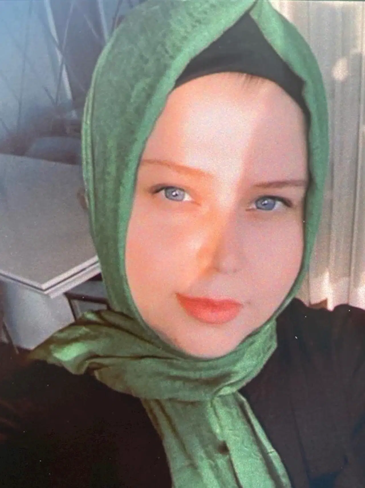 Eşini, evde boğazı kesilmiş halde buldu