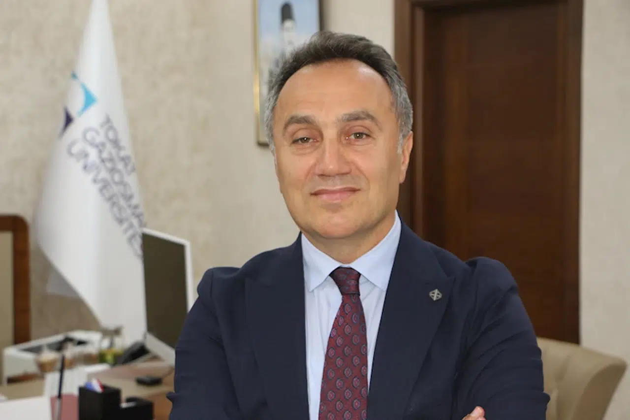  Tokat'ta öğle namazından sonra cemaat fizik tedavi hareketlerine katıldı