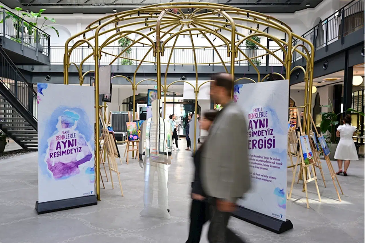 Janssen Türkiye "Farklı Renklerle Aynı Resimdeyiz" kampanyasıyla şizofreni konusunda farkındalığı artırıyor