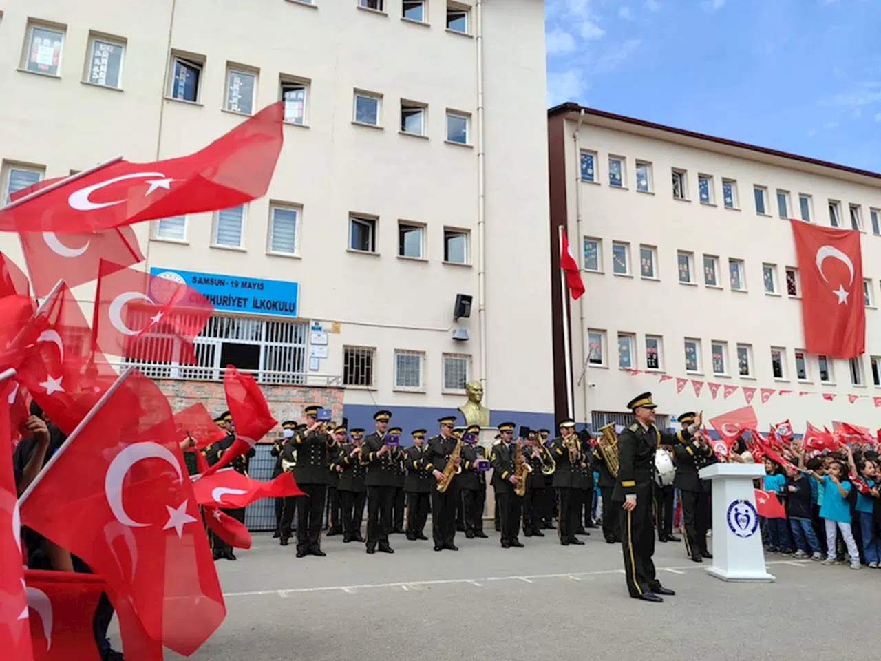 Sahra Sıhhiye Okulu Bando Takımı 19 Mayıs ilçesinde konser verdi