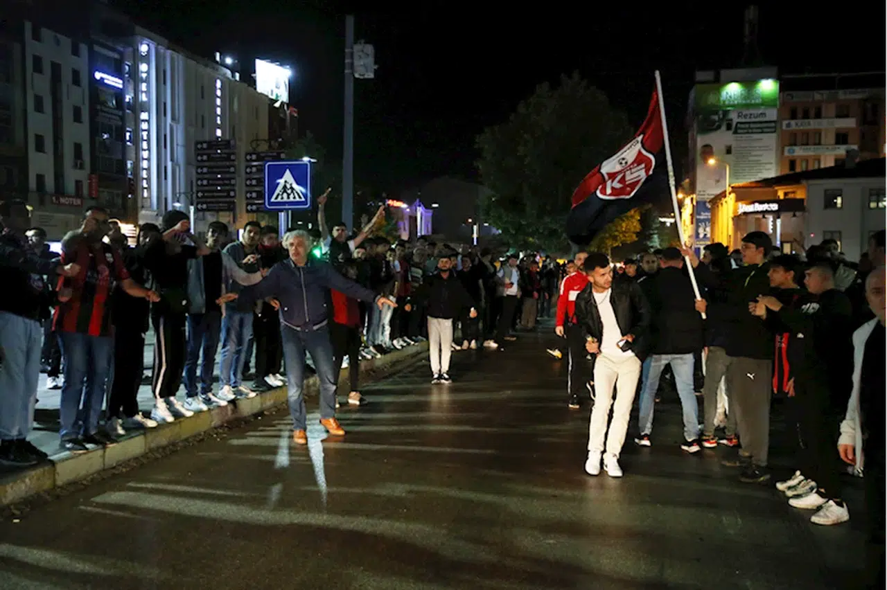 TFF 2. Lig play-off maçının ardından kente dönen Kastamonuspor'u taraftarlar karşıladı