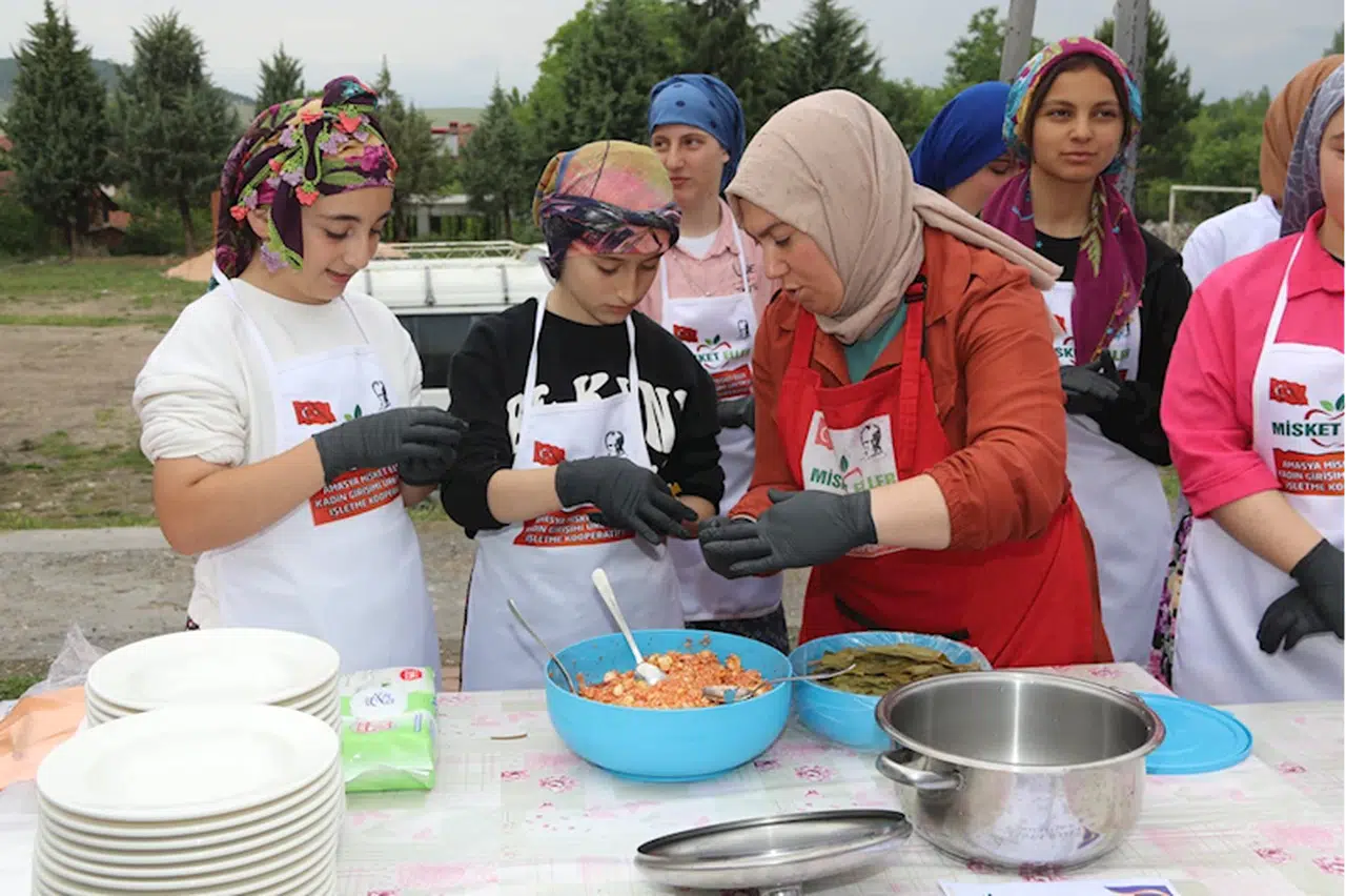 Amasya'nın yöresel yemekleri öğrencilere tanıtıldı