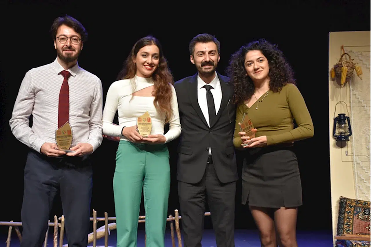 Trabzon'da "Yönetmen Öğretmen Tiyatro Festivali" sona erdi