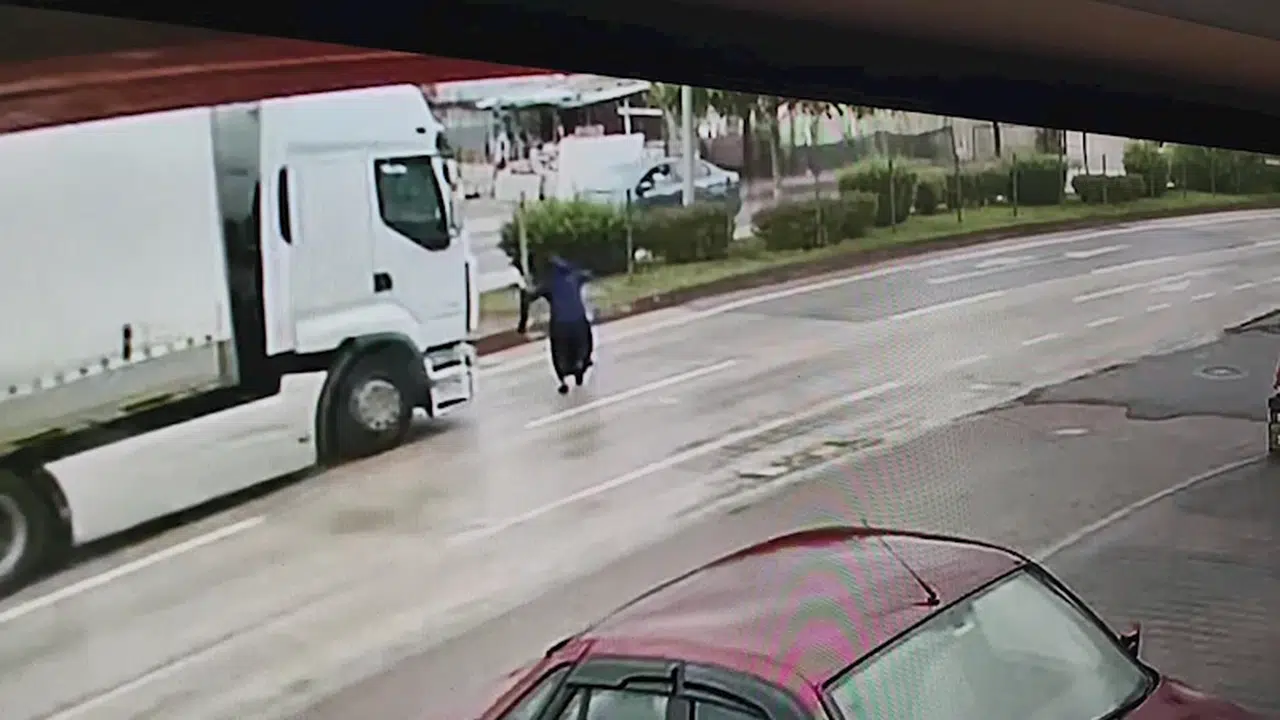 TIR'ın çarptığı yayanın öldüğü kaza kamerada