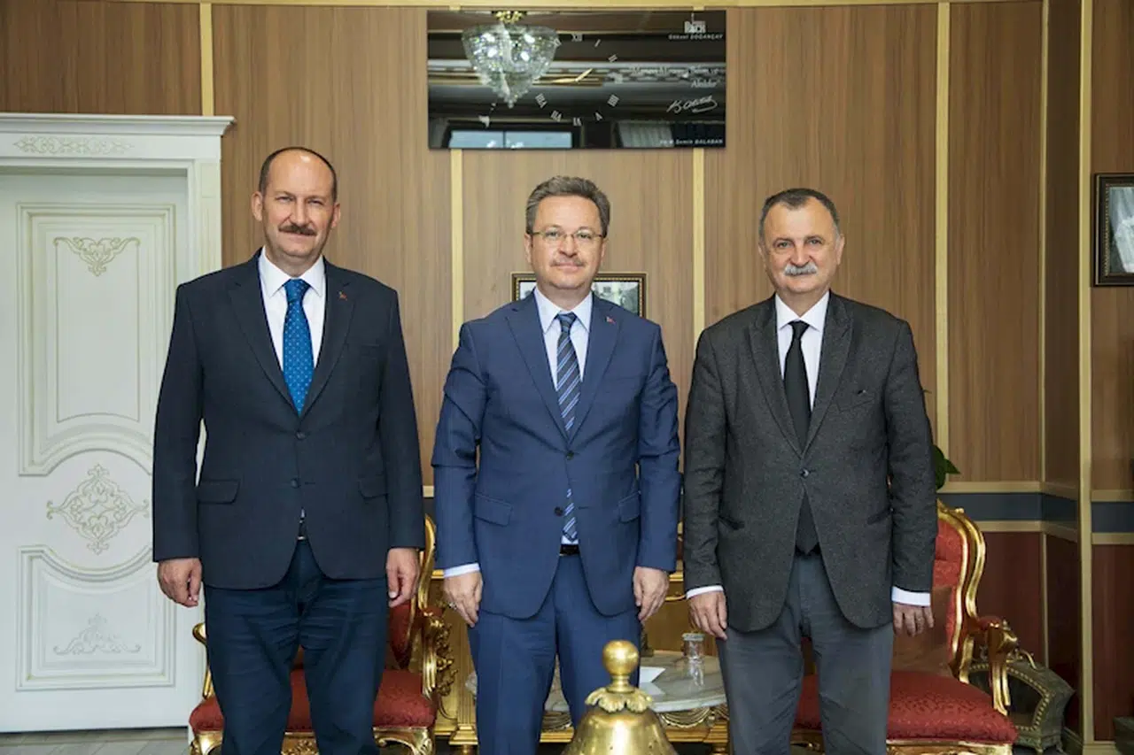 Vali Ünlü'den Başkan Balaban'a hayırlı olsun ziyareti