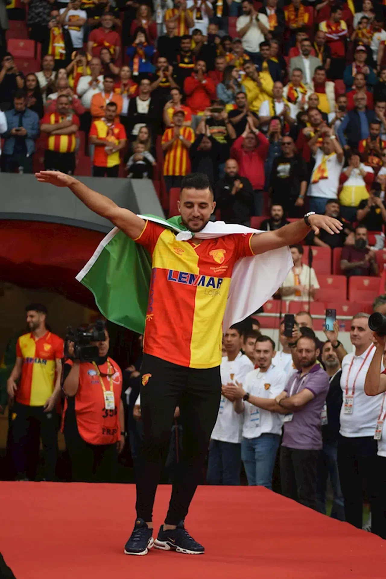 Göztepe'de Messaoudi'nin kaderi Stoilov'a bağlı