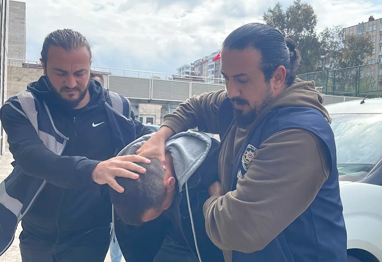 Samsun'da evinde öldürülen kadının katil zanlısı adliye çıkarıldı