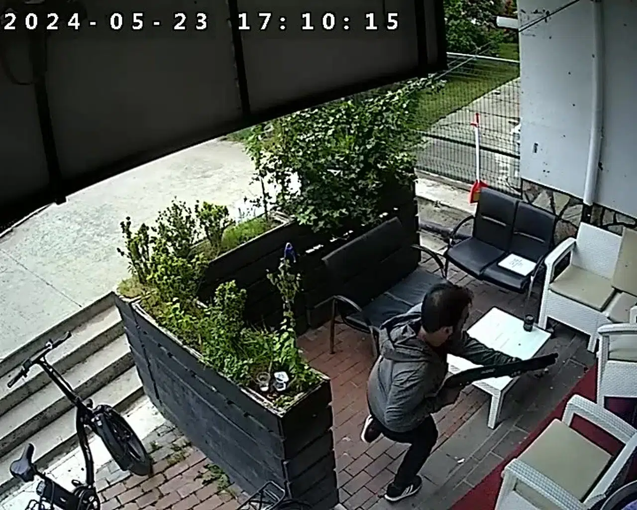 Eski sevgilinin pompalı tüfekle 2 kişiyi yaraladığı olaya ilişkin görüntüler ortaya çıktı