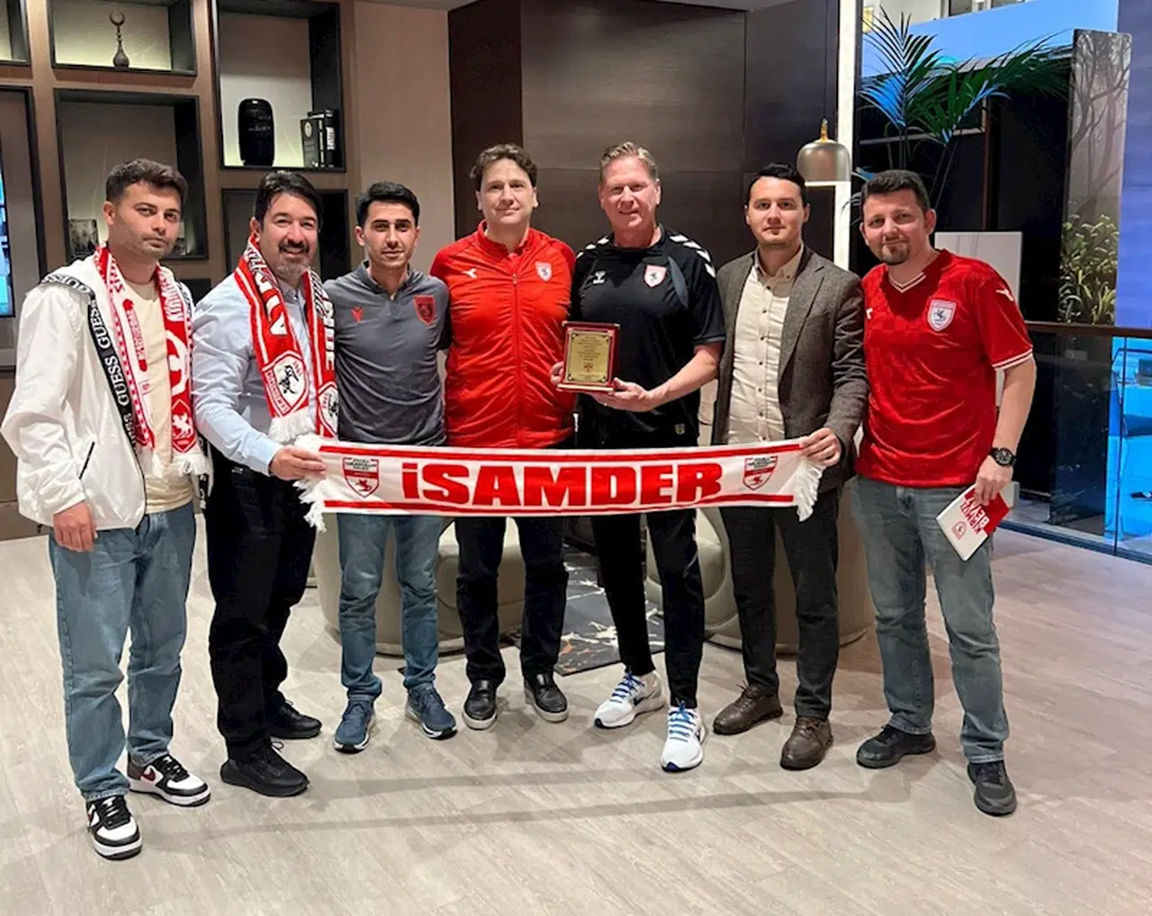 Markus Gisdol'a Veda Plaketi 