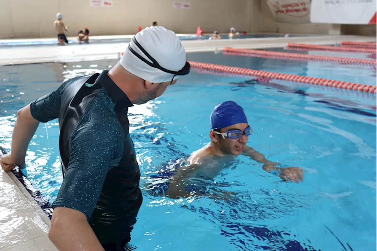 Amasya'da otizmli çocuklar yüzme etkinliği düzenlendi