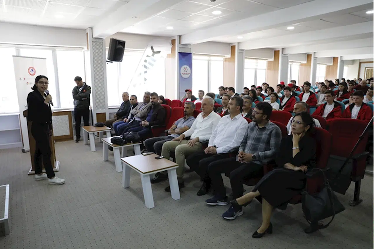 Samsun'da düzenlenen kampta lise öğrencileri havacılık ve uzay teknolojilerine yönlendirildi