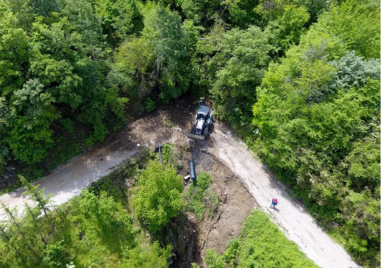 Karabük'te sağanaktan etkilenen köy yollarında temizlik çalışması yapıldı