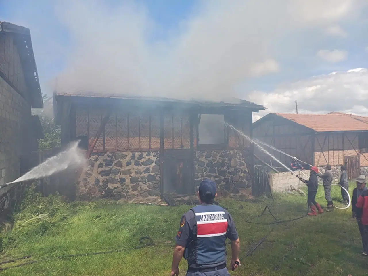 Bolu'da samanlık yandı