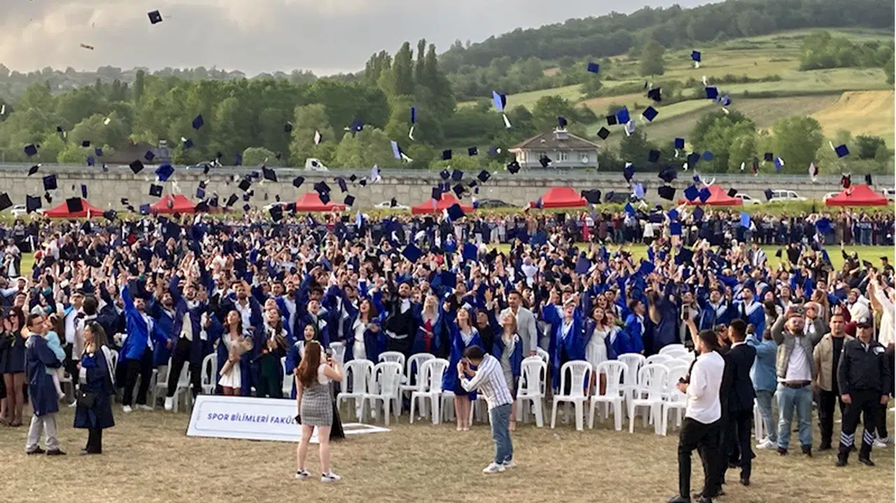 Bartın Üniversitesi'nde mezuniyet heyecanı yaşandı