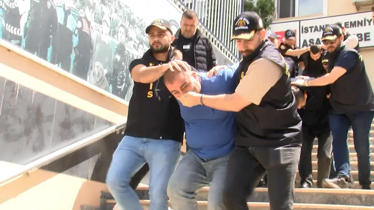 İstanbul - Üsküdar'da 3 kişinin öldüğü silahlı kavganın şüphelileri adliyeye sevk edildi - 1