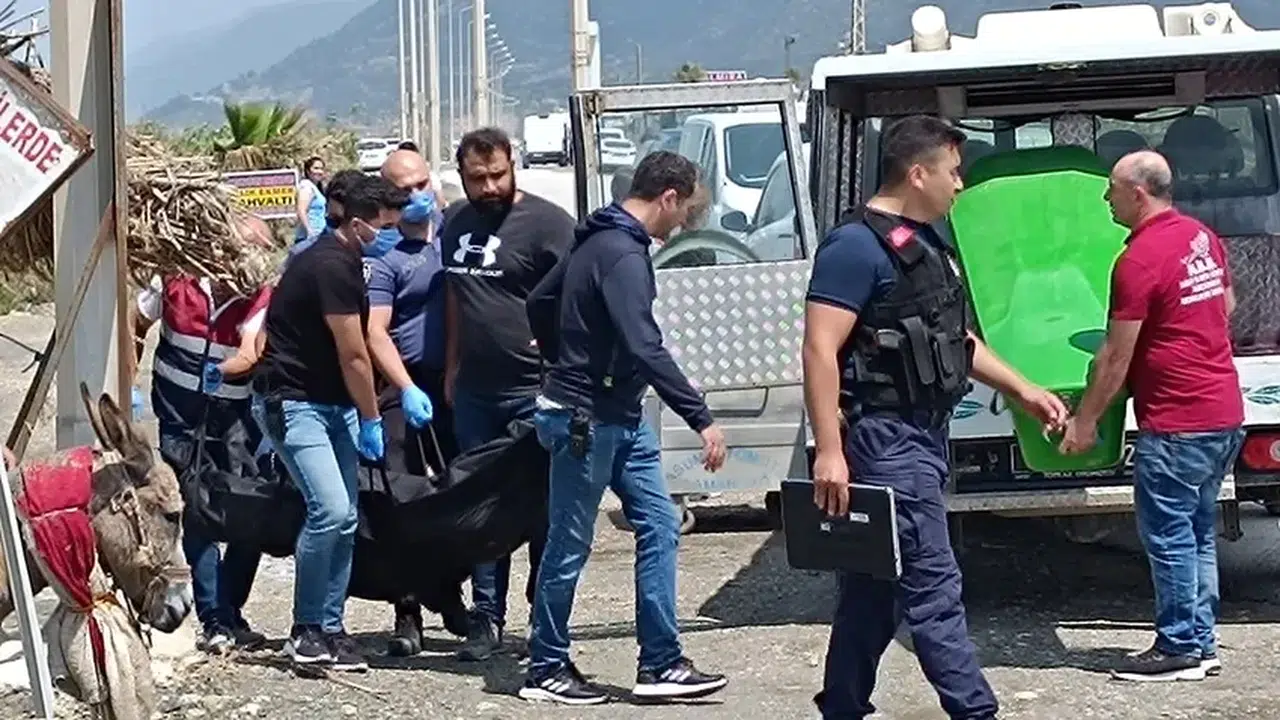 Temizlik yaparken kumsalda kadın cesedi buldular