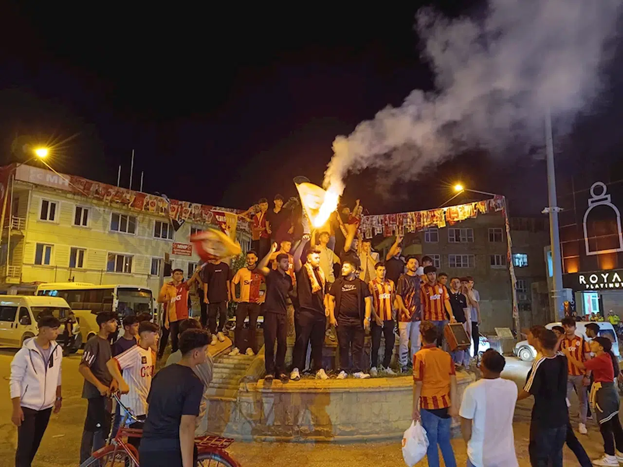 Adıyaman'da Galatasaray taraftarlarından coşkulu kutlama