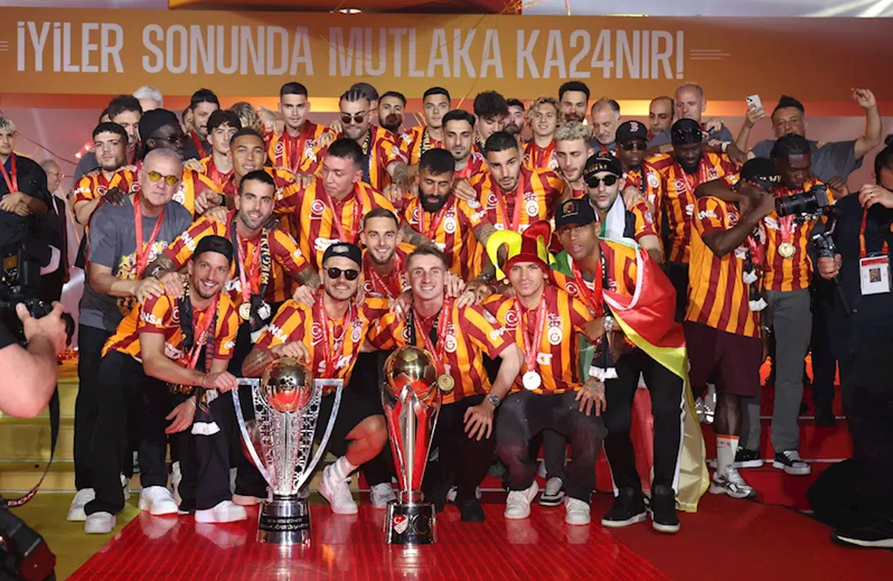 Galatasaray 24'üncü Şampiyonluk ve Süper Kupa ile çifte zaferini kutladı