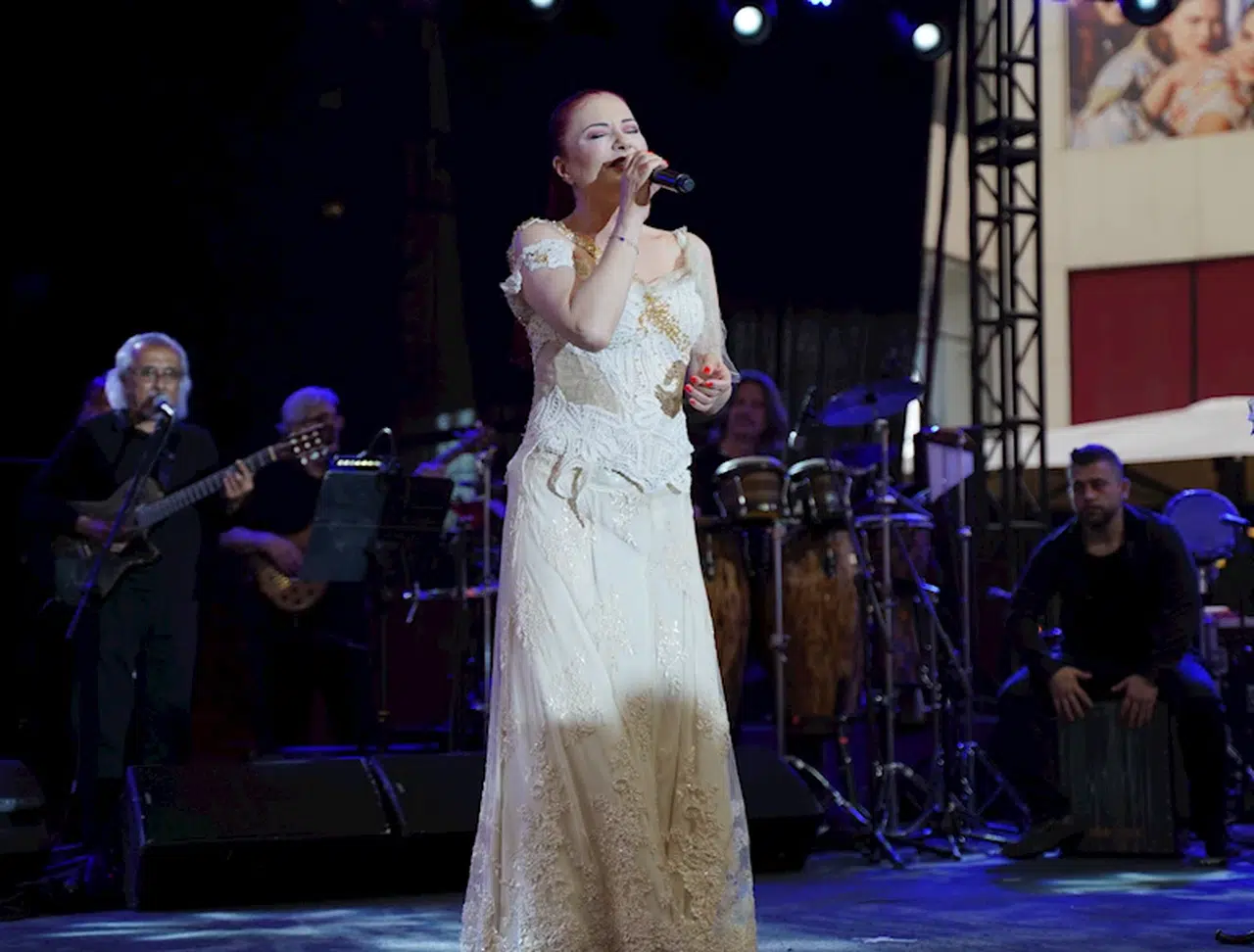 Akasya’nın 10’uncu yıl konserleri Candan Erçetin’le sona erdi