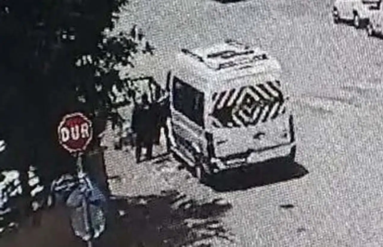 Tartıştığı arkadaşını servis minibüsünde tabancayla öldürdü