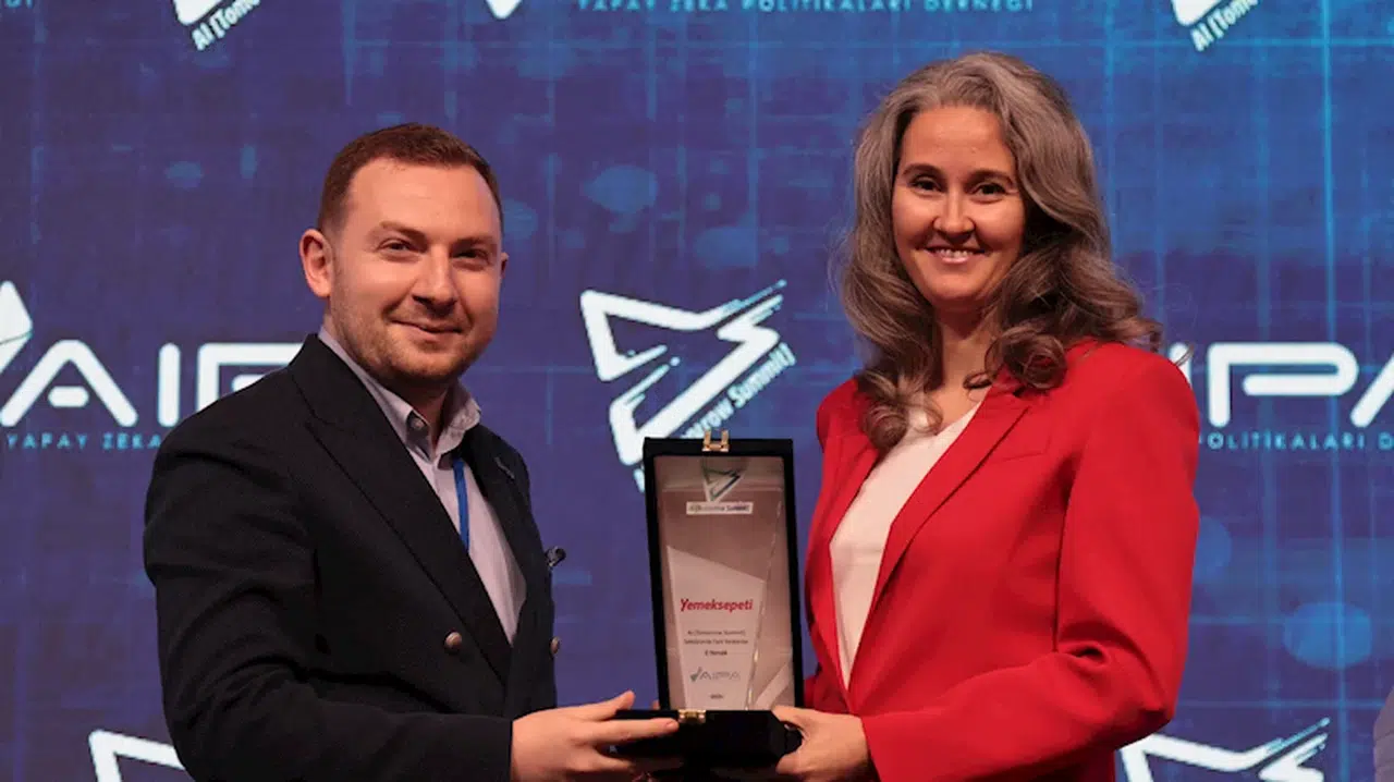 AI Tomorrow Summit 2024'te e-yemek ödülünün sahibi Yemeksepeti oldu