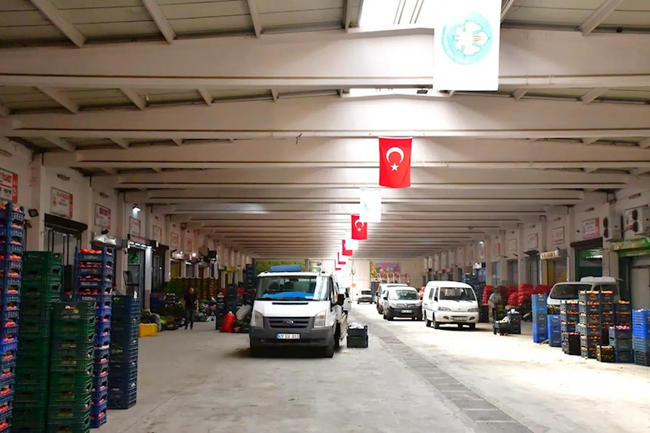 Manisa'da hallerdeki otoparklarda ücretsiz bekleme süresi uzatıldı