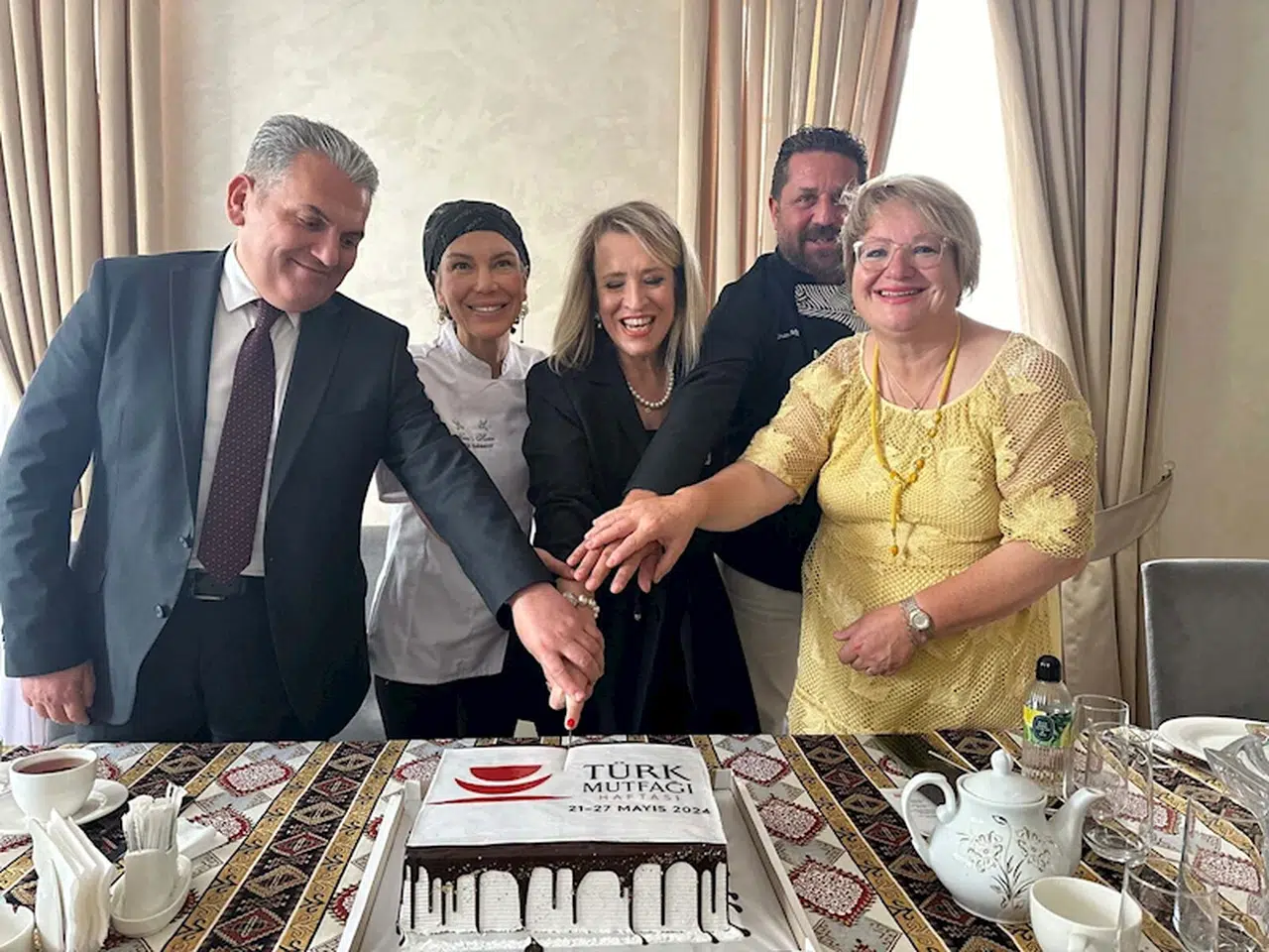 EÜ gastronomi ekibi Gence'de Ege Mutfağını tanıttı