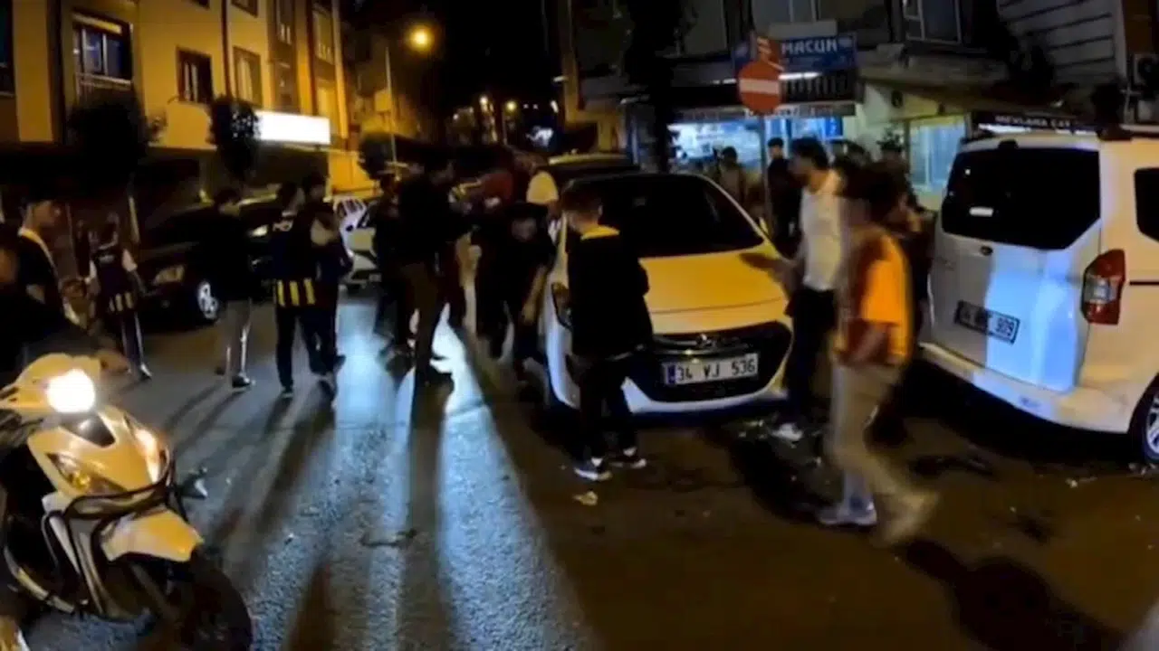 İstanbul- Bahçelievler'de şampiyonluk kutlamalarında tartışmayı ayırmaya giren kişi darbedildi