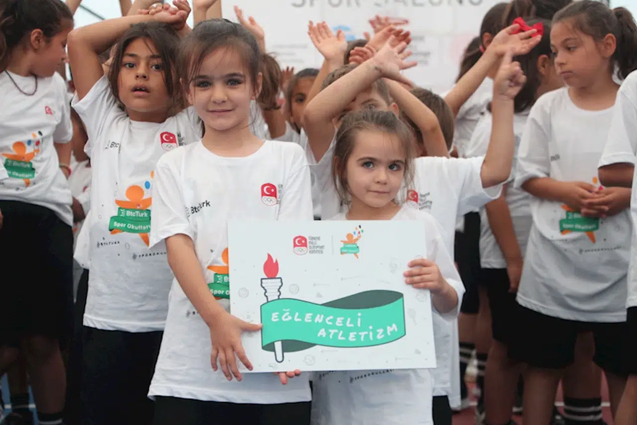 Depremzede öğrencilere yönelik 'BtcTurk Spor Okulları' açıldı