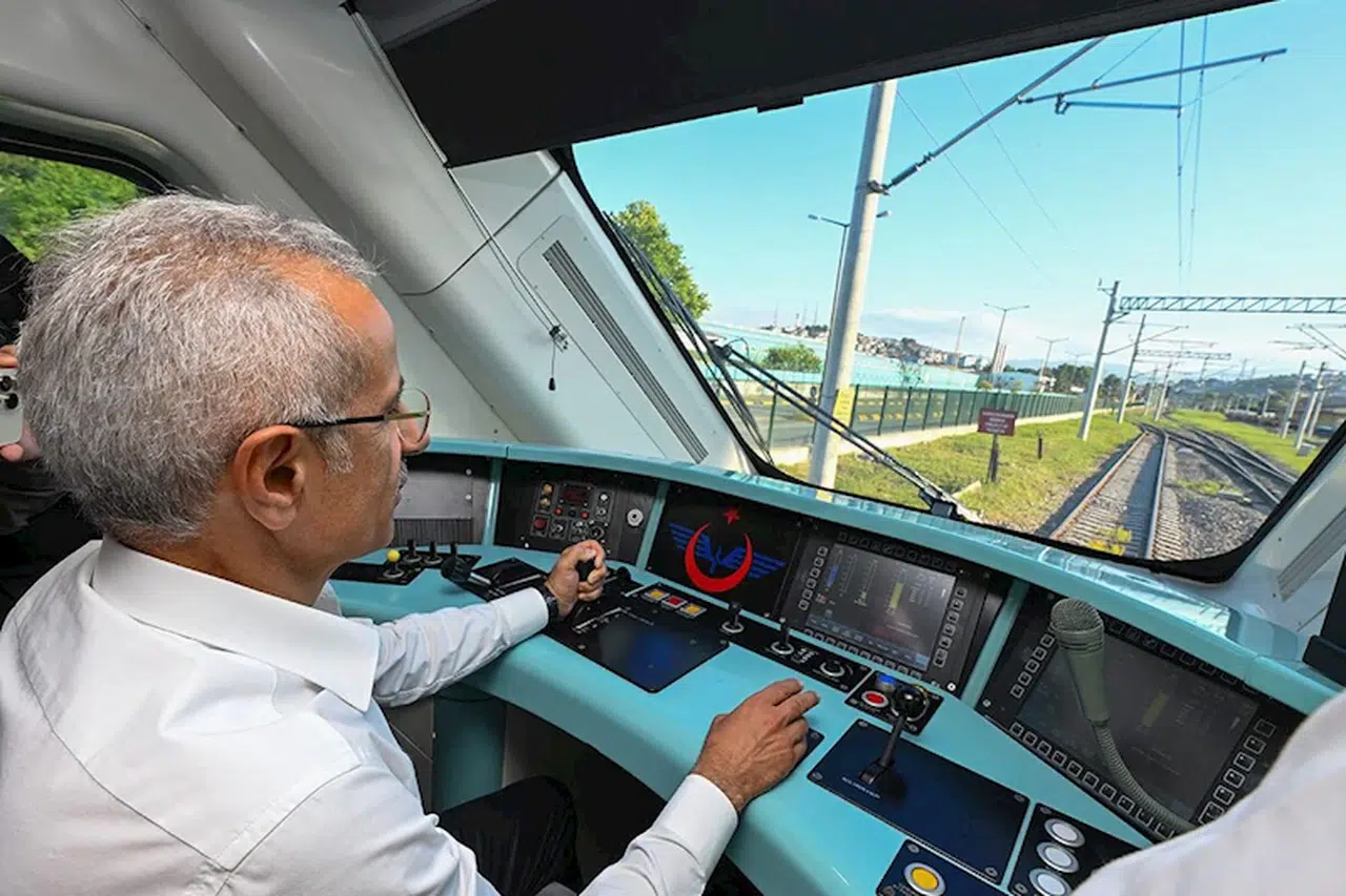 Bakan Uraloğlu: Milli elektrikli tren seti 1 yılda 575 bin yolcu taşıdı