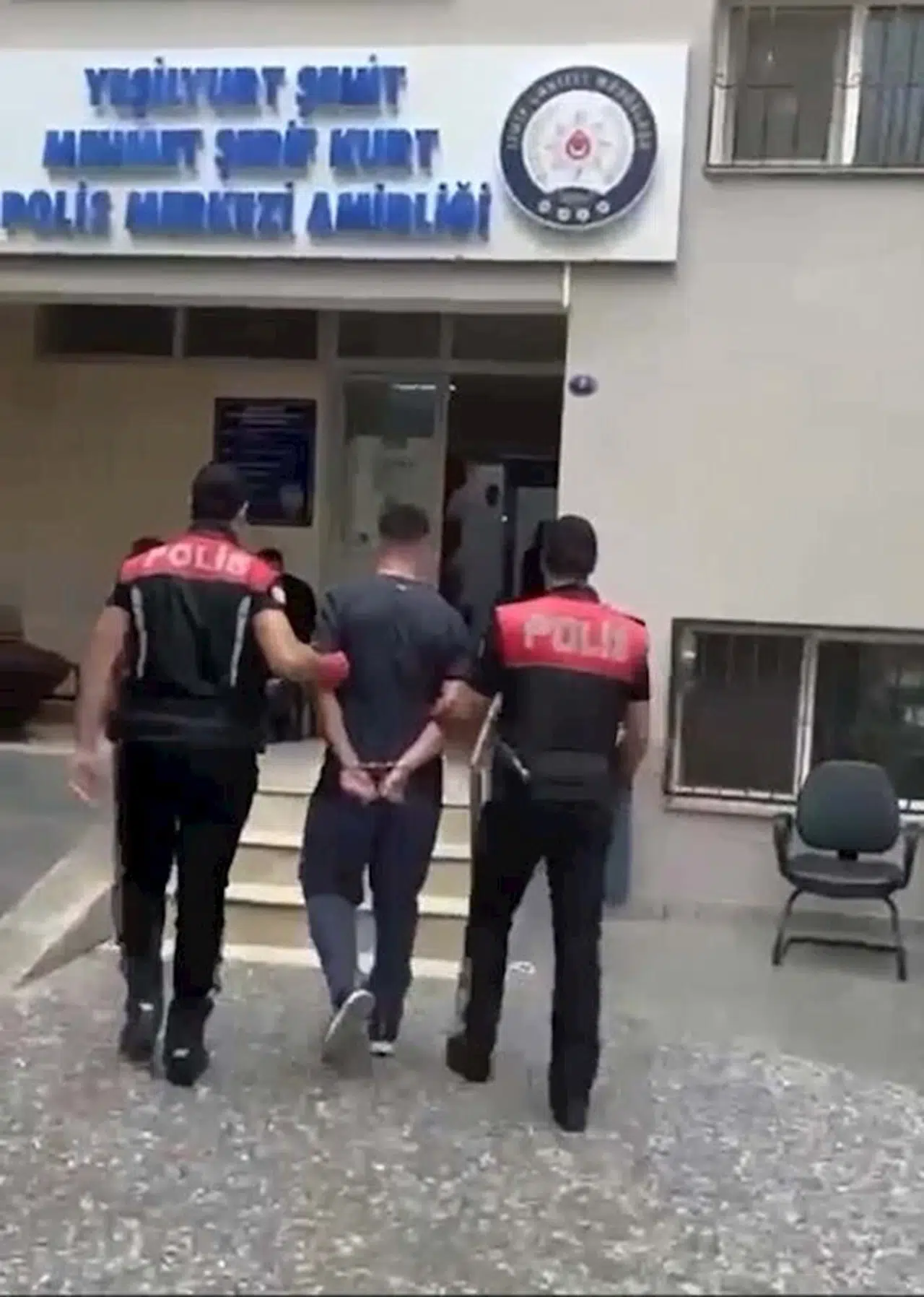 İzmir'de çeşitli suçlardan aranan 6 firari hükümlü yakalandı