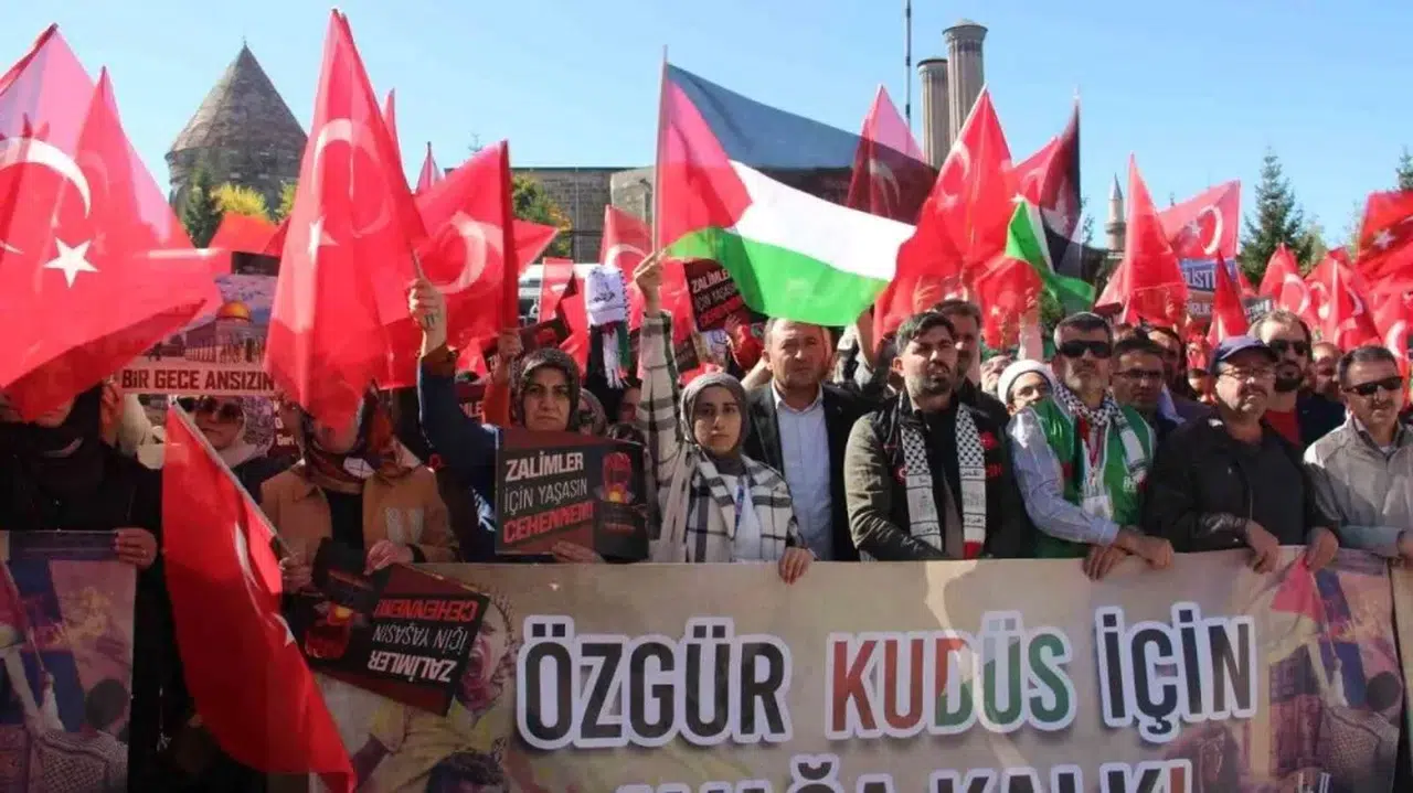 Erzurum'da İsrail Protestosu: AGD İsrail'i Lanetledi